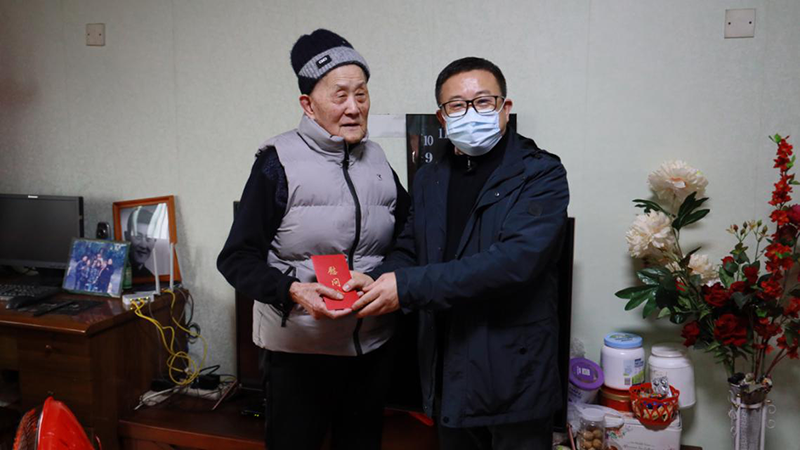 走訪慰問送溫暖 暖心聚力話發(fā)展  —糧油集團開展春節(jié)走訪慰問送溫暖活動