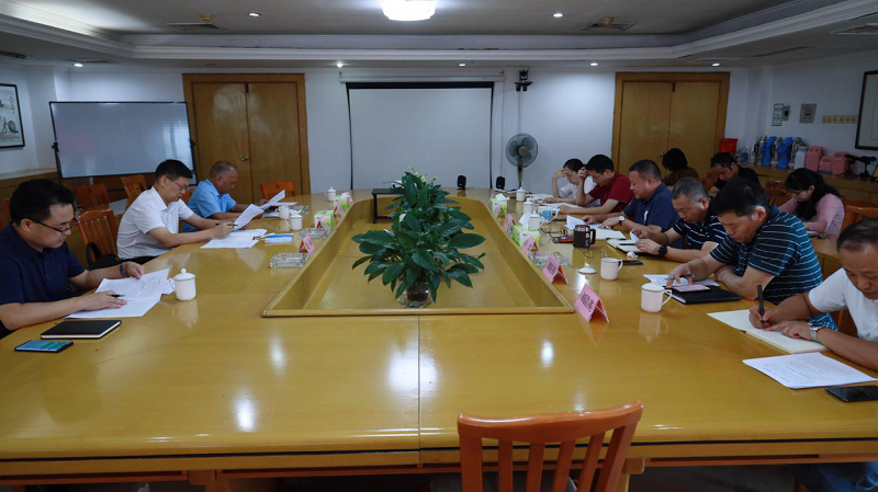 龔小波一行調(diào)研糧油集團(tuán)