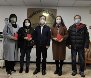 農(nóng)業(yè)集團(tuán)黨委委員、副總經(jīng)理陳根榮慰問糧油集團(tuán)困難黨員、困難職工