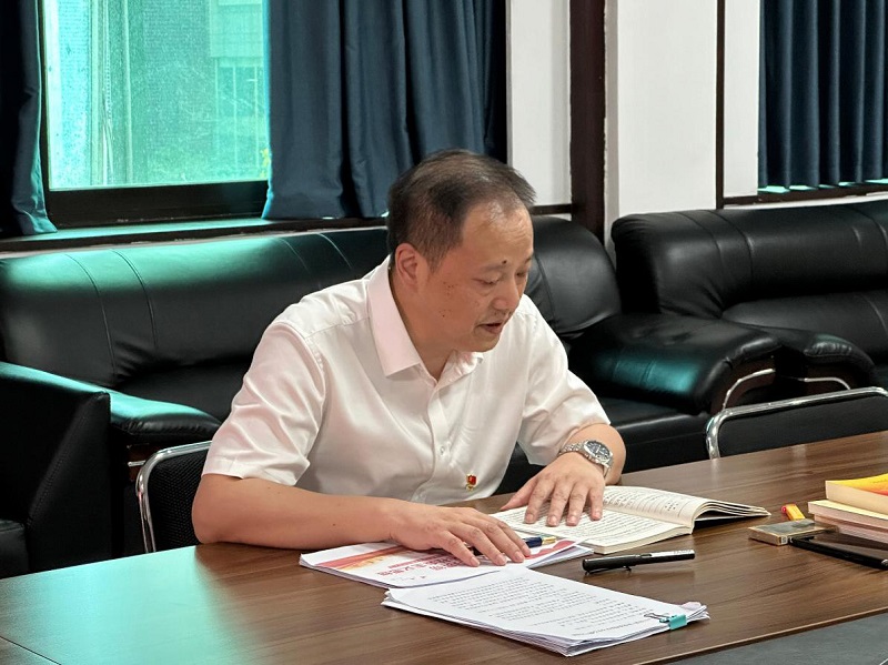 湖南糧油集團(tuán)副董事長(zhǎng)、總經(jīng)理劉浩英到匯東國(guó)際講主題教育專題黨課