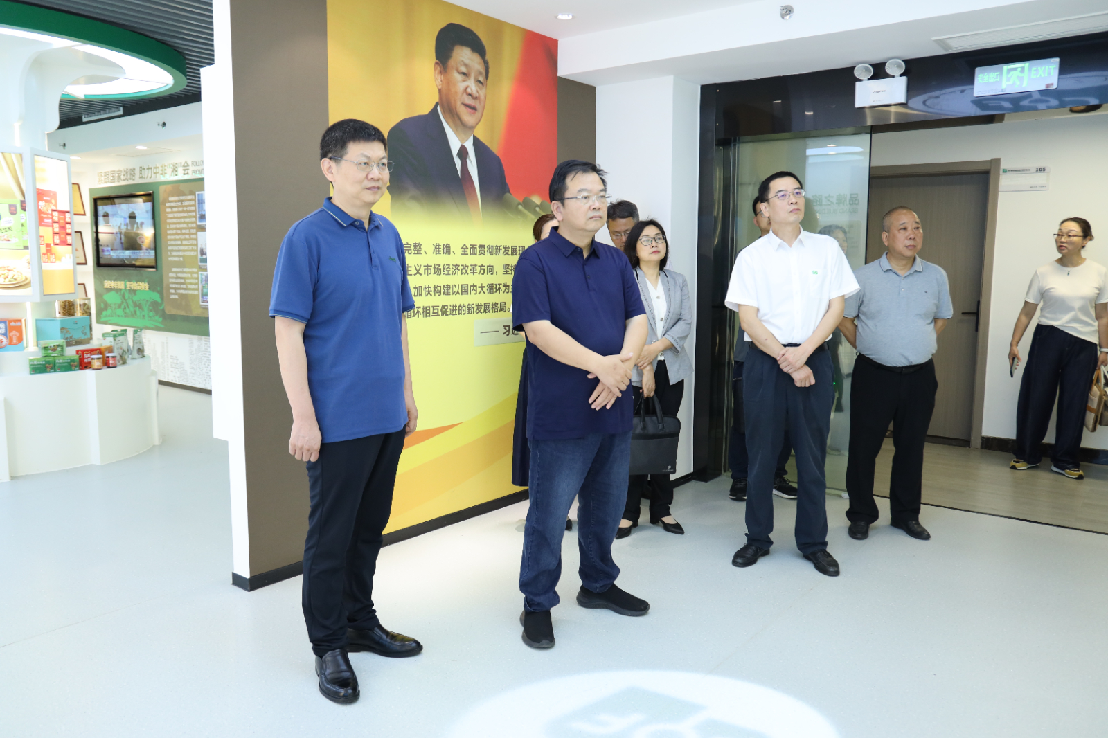 湖南省國資委黨委委員、副主任馮傳良一行調(diào)研湖南農(nóng)業(yè)集團(tuán)